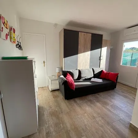 Le Club Des Cigales Appartement *