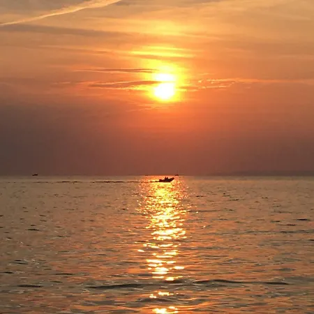 Le Club Des Cigales 公寓